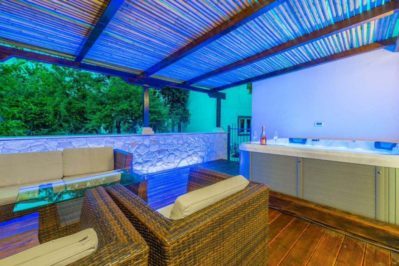 Alena Luxury Apartment With Jacuzzi Split Buitenkant foto