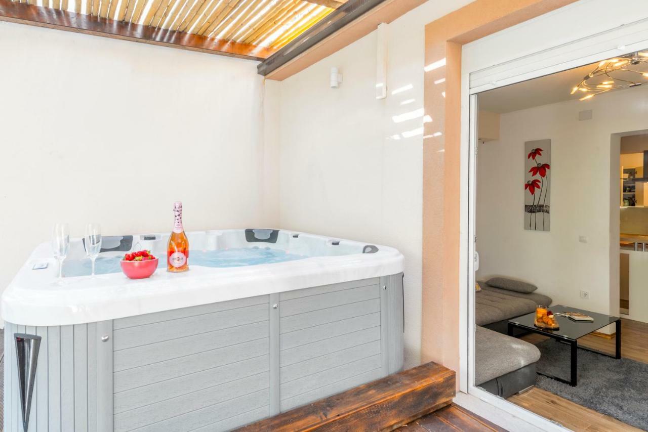 Alena Luxury Apartment With Jacuzzi Split Buitenkant foto