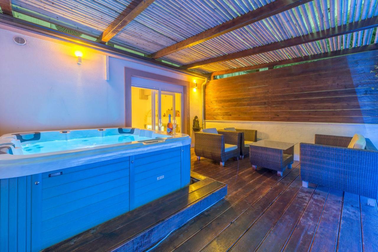 Alena Luxury Apartment With Jacuzzi Split Buitenkant foto