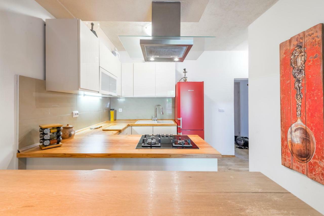 Alena Luxury Apartment With Jacuzzi Split Buitenkant foto