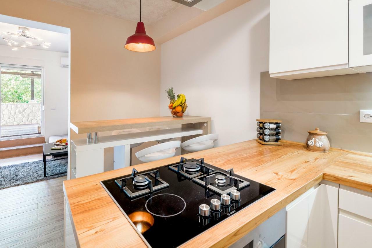 Alena Luxury Apartment With Jacuzzi Split Buitenkant foto