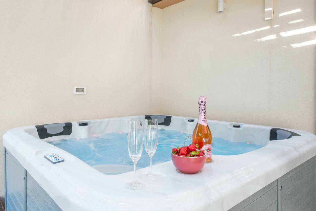 Alena Luxury Apartment With Jacuzzi Split Buitenkant foto